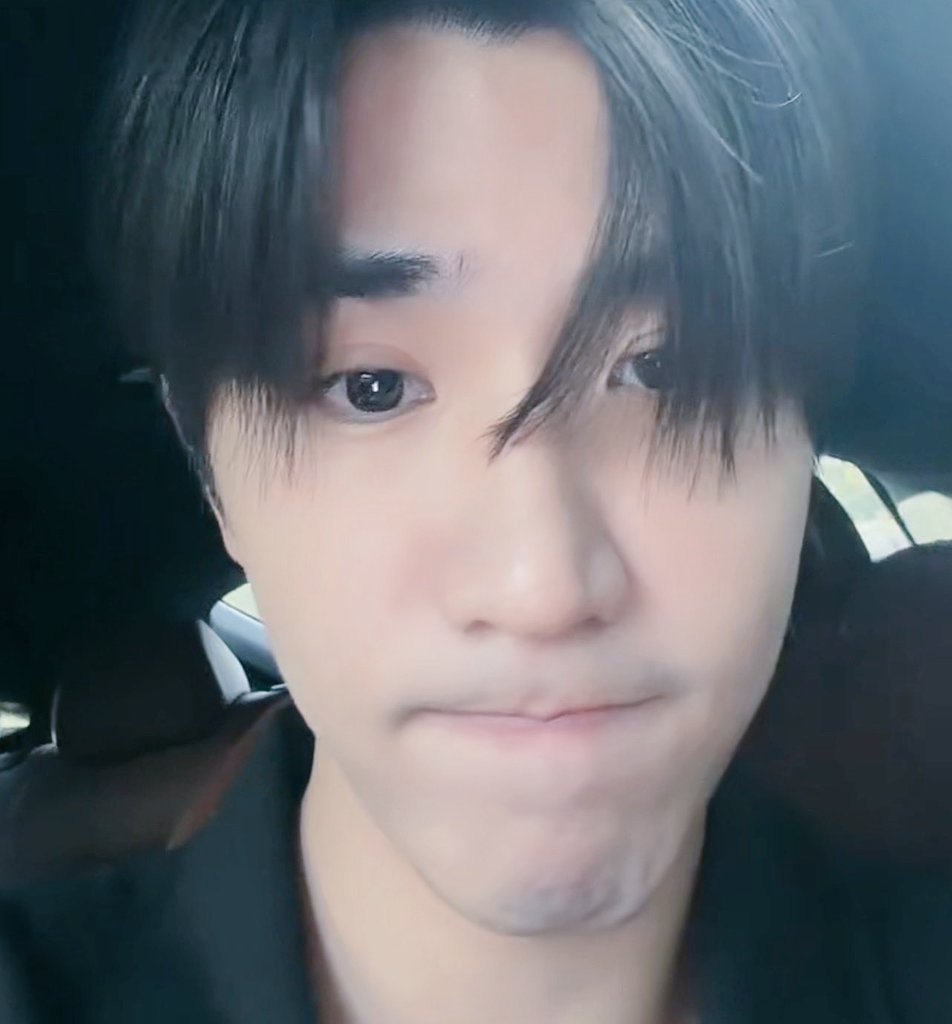 santaforperth98's tweet image. "Tataku kemana? :( "
"Tata, ini gimana cara nginvite kamunya :("
"Ta, Tata :(" 

Gemes banget inii :( 

#PerthSanta