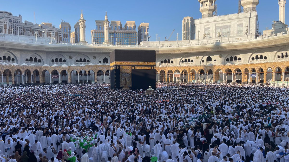 alekhbariyaNews's tweet image. الحرمان الشريفان ينالان رعاية واهتماما متجددين..

 قبيل صلاة الجمعة.. ازدحام كثيف في المسجد الحرام وسط تنظيم دقيق وخدمات جليلة

بعدسة منصور المنصوري