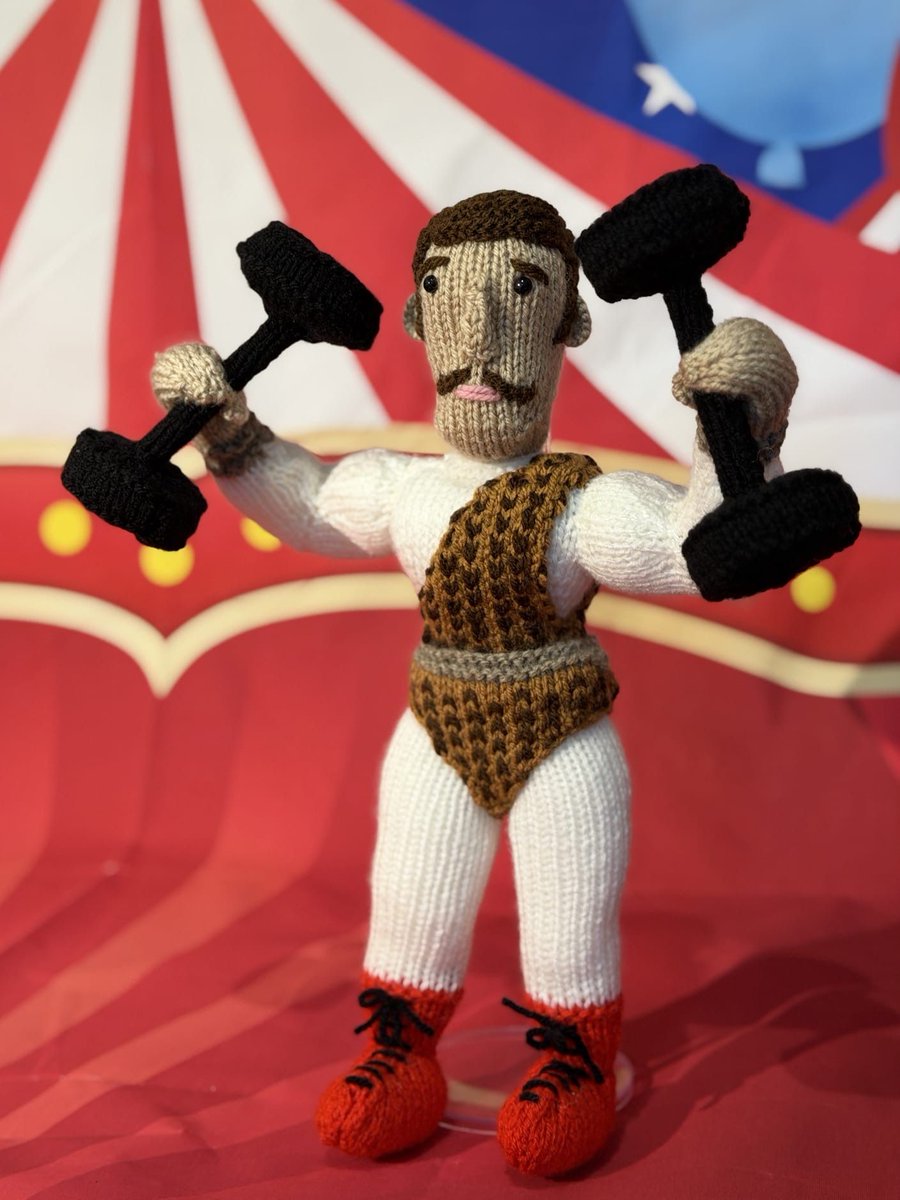 🎪 "The Christmas Circus is in Town" trail ENDS TOMORROW!
Can you find the strongman?
Find all 23 circus knits! Complete the trail &amp; enter to win a prize! Map: buff.ly/6T3YKgJ
Love him? Bid for him here: buff.ly/47whWhy 
<a href="/HertfordTC/">Hertford Town Council</a>