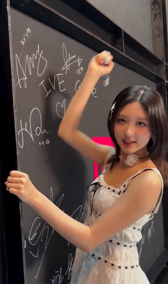 porinyu's tweet image. 아잠만요
애햄이가 어른여자 된걸 ㅈ나 실감함…………