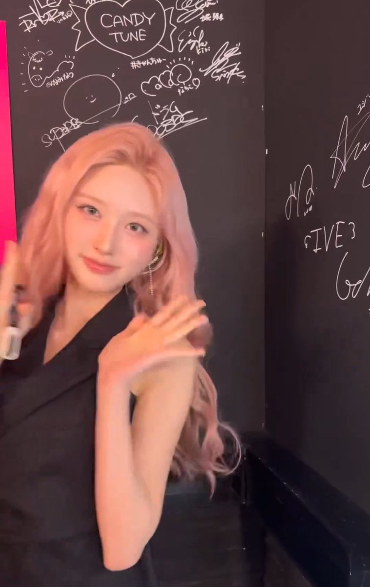 porinyu's tweet image. 아잠만요
애햄이가 어른여자 된걸 ㅈ나 실감함…………