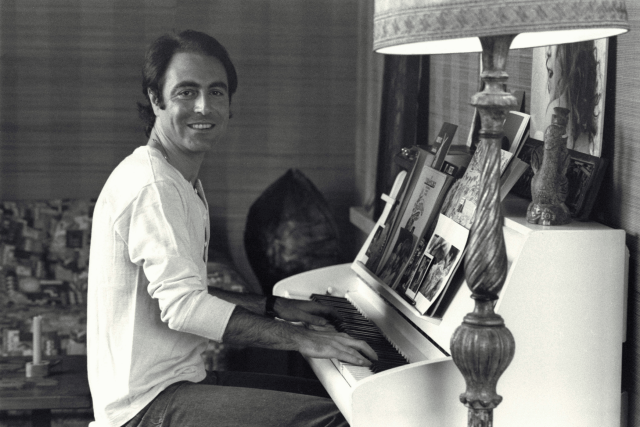 10 ans Aujourd'hui que Michel Delpech est parti rejoindre les étoiles 🙏 Aujourd'hui encore, on fredonne ses chansons devenues intemporelles 🖤