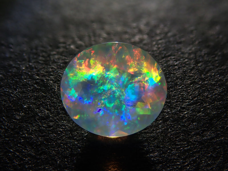 燃え上がる虹の翼を思わせますね🌈（オパール）