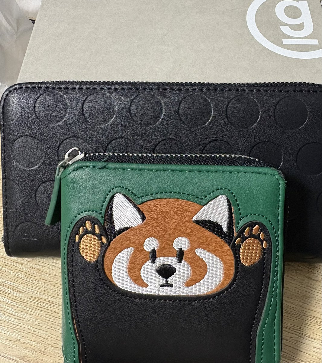 hhsparrow's tweet photo. 待ってましたよ、長財布！
と言うか少し前にはもう発売されてたらしいのを知らなかった！
早速、イカクからビューティフルシャドー
へ、イカクも可愛いけど大人な落ち着いた感じに見えるビューティーフルシャドーもまた良いよね！
#graniph https://t.co/36yyGKcMAj
