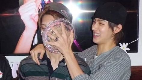 hyeonieverse's tweet image. 🦊 to 🦅 

"when was the moment you felt like we really became close?"

"is there something we could work on or share that would help us grow closer?"

#제임스 #성현 #코르티스