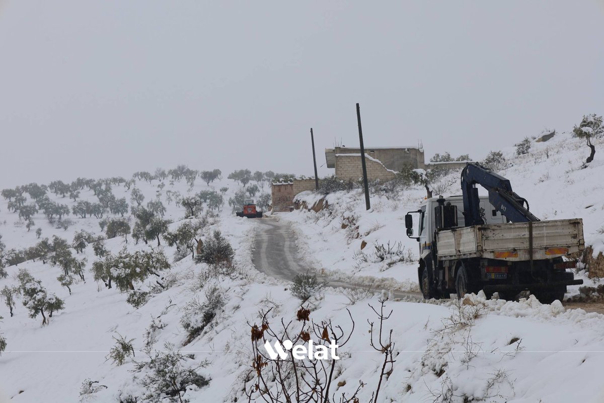 WelattvKu's tweet image. 📸 Li navçeya Mabata ya Efrînê karê paqijkirina rêyan ji berfê berdewam e
#Efrîn
#Mabata
#Berf
#Syria
#WelatTV