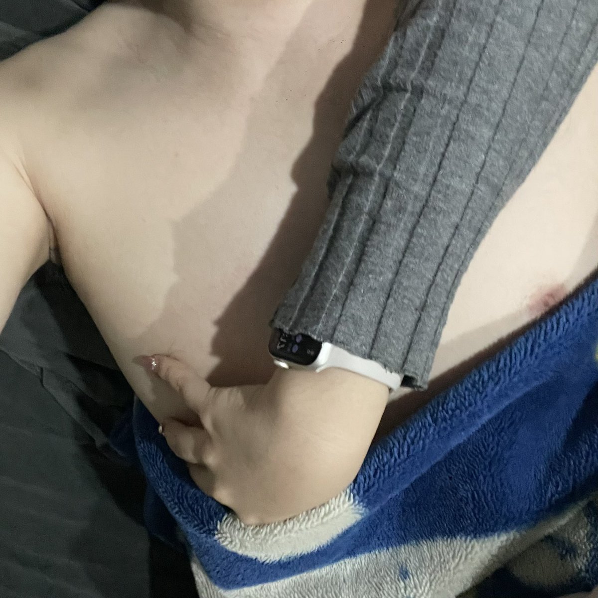 宝宝别摸了 奶头子要挫出火星了