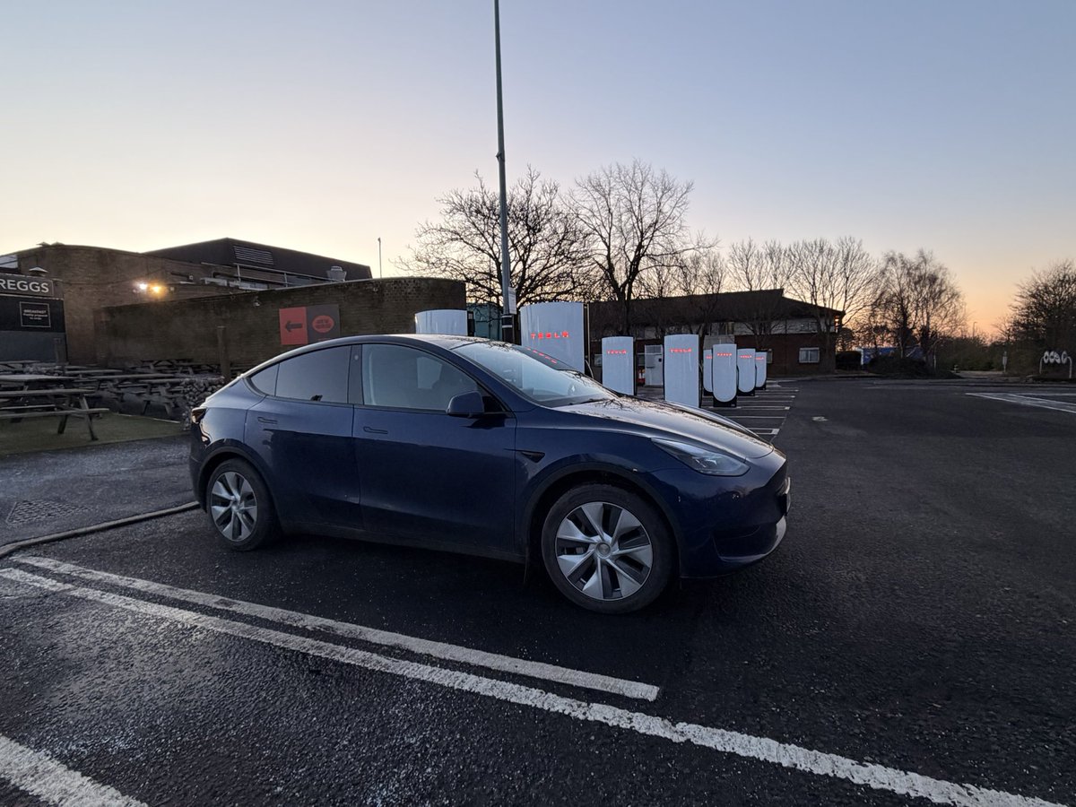 Only person at the Washington Northbound <a href="/TeslaCharging/">Tesla Charging</a> this morning and it’s -1 🥶 

🥳
