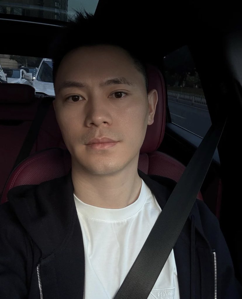 Taunoqu's tweet photo. 新的一年新的开始，马年的第一炮，谁是我的幸运儿，我又能成为谁的幸运呢？刚毅彩虹🌈大叔期待与你相遇，一起共度激情与美好！ https://t.co/9kGaApy3LN
