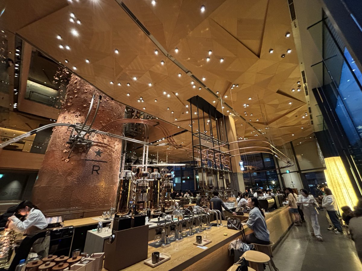 junslothcafe's tweet photo. STARBUCKS RESERVE(R) ROASTERY TOKYO🗼☕️
アイリッシュコーヒー
カクテルで乾杯
#STARBUCKS
#スターバックス
#RCAT #RDW #RR #RDDT #AMDL #DVLT https://t.co/JTJDxRAD4N
