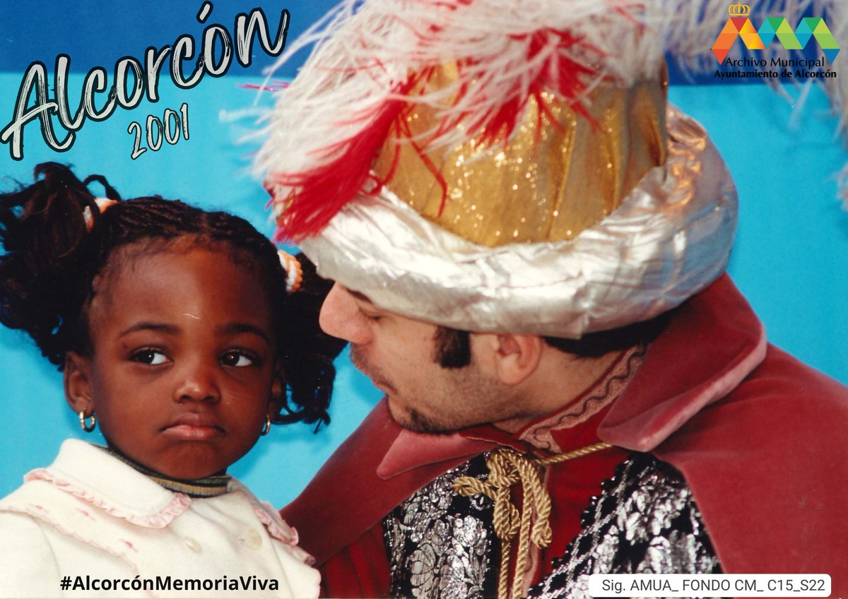 En esta fotografía del año 2001, ya vemos cómo el Cartero Real, recogía los deseos de los niños de Alcorcón para trasmitírselos a SSMM los Reyes de Oriente en forma de cartas llenas de buenos deseos y muchos, muchos juguetes.
#AlcorcónMemoriaViva