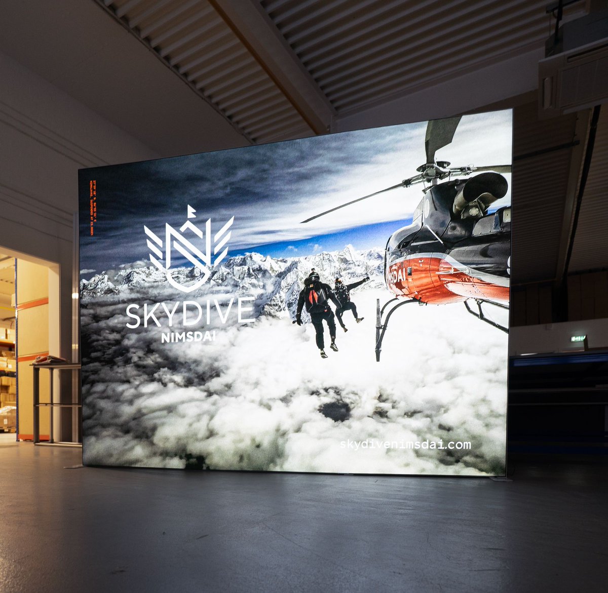 We're kicking off the year with this exhilarating 3m x 2.25m FABRILUX® LED Lightbox for <a href="/nimsdai/">Nirmal Purja MBE</a>. We love the photography on this!

3m x 2.25m FABRILUX® LED Lightbox buff.ly/4fi5BJ4
LED Lightbox buff.ly/zf62X4u

#ledlightbox