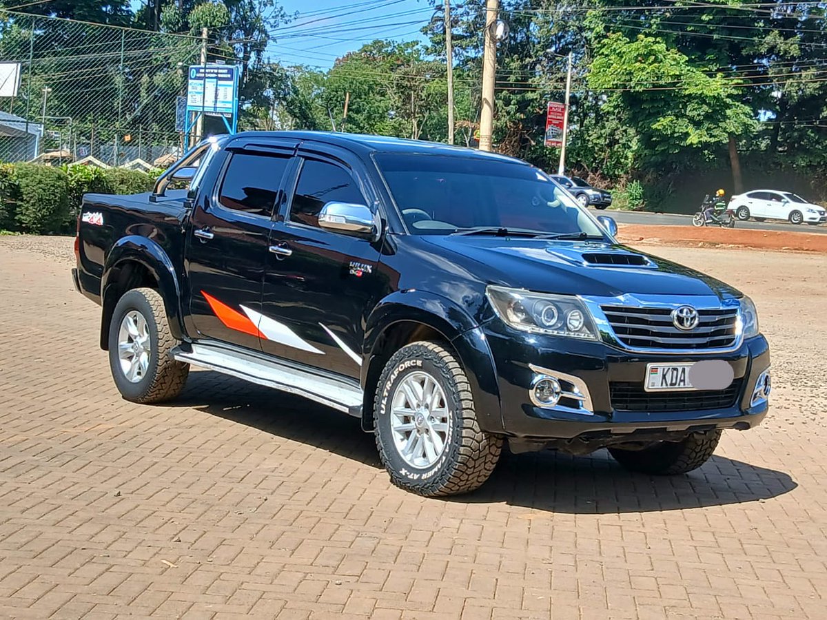 JT_Motors_Ltd's tweet image. Very clean 2013 Toyota Hilux Double Cab. Auto. 3000cc. Diesel. Clean biege leather interior. @Kes 2,990,000 #carsales #cheapcars #carbazaar #epl #maresca #StrangerThings5