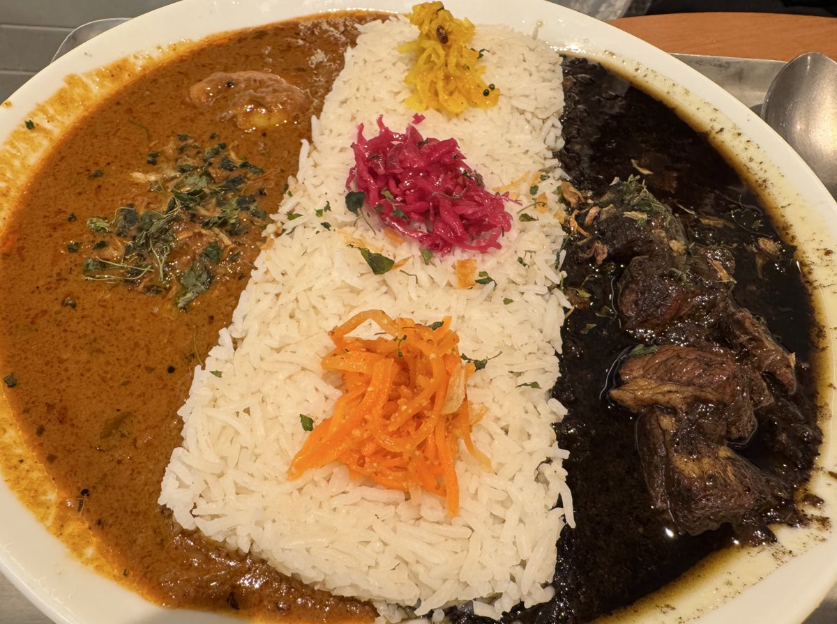 yumeyoga's tweet photo. 2026年初カレーは、これまた初のNEWoMan高輪のSUPER RAWで🥘
こちらはラーメンのAFURIとスパイスカレーのspice Theaterが両方楽しめるスタイルのお店✌️
クラフトビールもあり、こりゃええわ😋
本日はカレーとビール🍺
ご馳走様😋
#newoman高輪
#superraw
#spicetheater
#今年もカレー好き❤️ https://t.co/jHW4p4FB4M