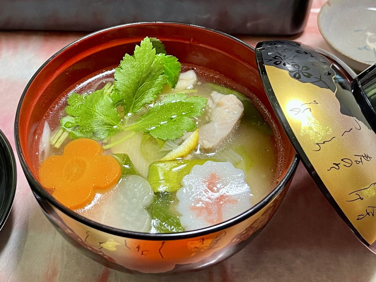 obento1001's tweet photo. 明けましておめでとうございます🎍

今年も皆様にとって素晴らしい一年となりますように！

今年もおせちを作ることができた事に感謝します。

#おせち
#おせち料理
#お正月 https://t.co/kEVgyrqQOo