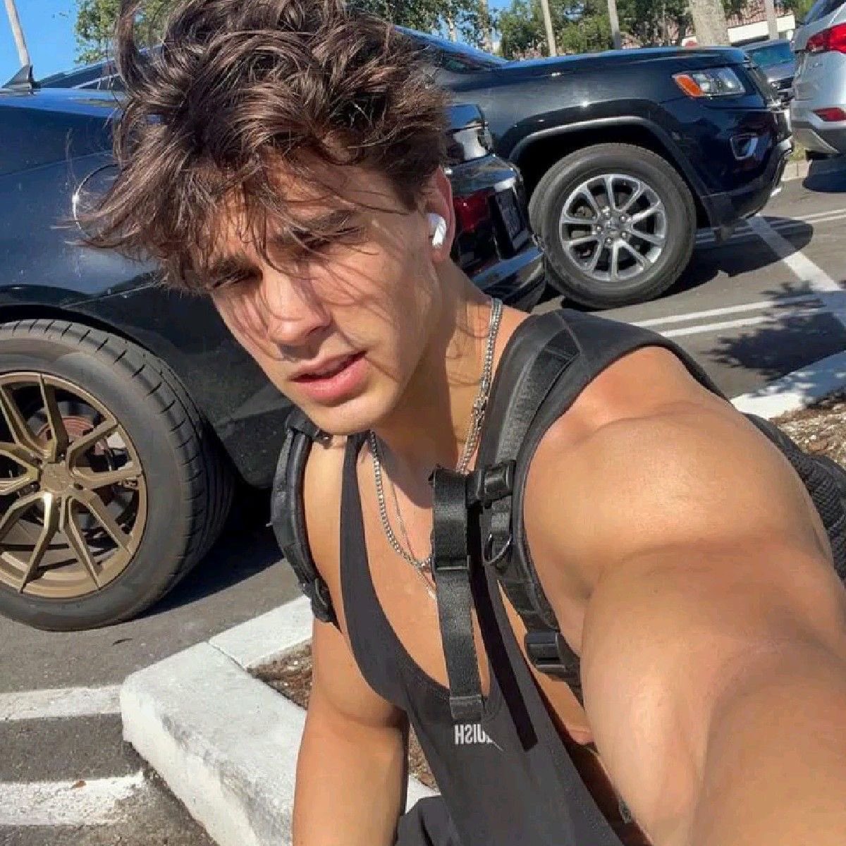 whothehelltyped's tweet image. smash or pass?