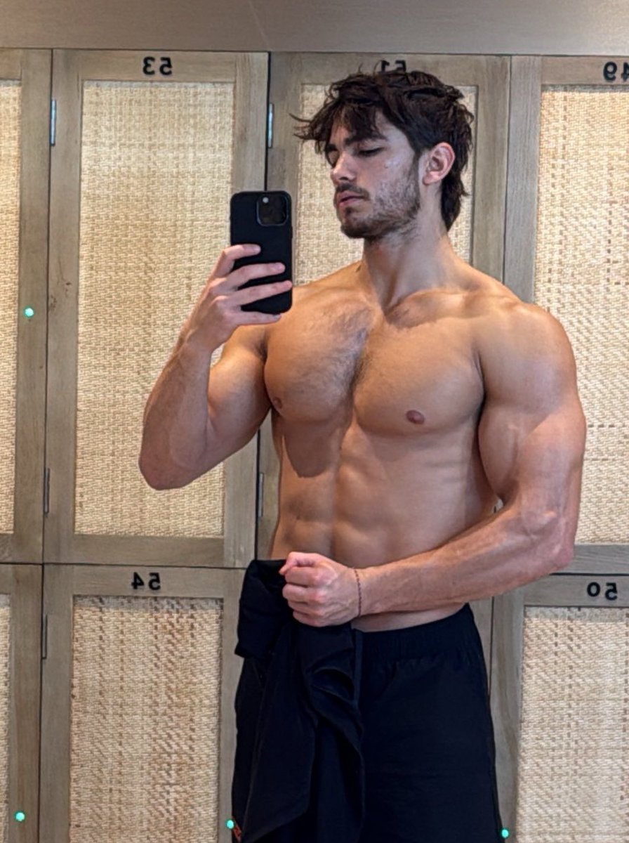 whothehelltyped's tweet image. smash or pass?