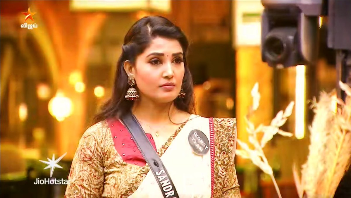 cinema_online2's tweet photo. Whom do you support? 🥵🔥

#Sandra - 🔂🔂🔂🔂
#VJPaaru - ❤️❤️❤️❤️❤️

#BiggBossTamil9 #BiggBoss9Tamil #BiggBossTamilSeason9 https://t.co/8t0RqSCJHH