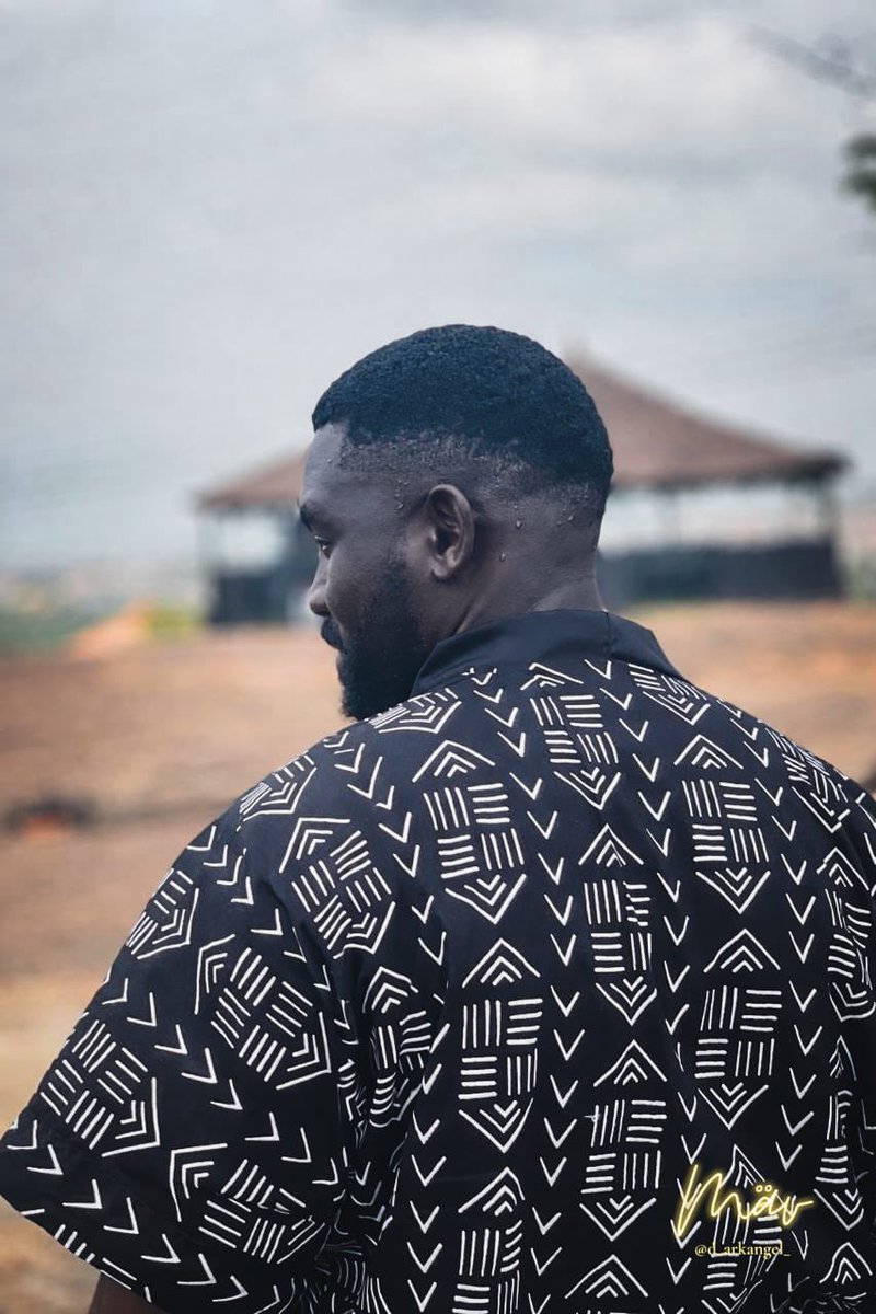 AyomideAina17's tweet image. Quiet confidence, stitched in layers.
Kimono
Price: ₦18,000
On @visuallymav 
Aura by Grey x One Thread Clothing