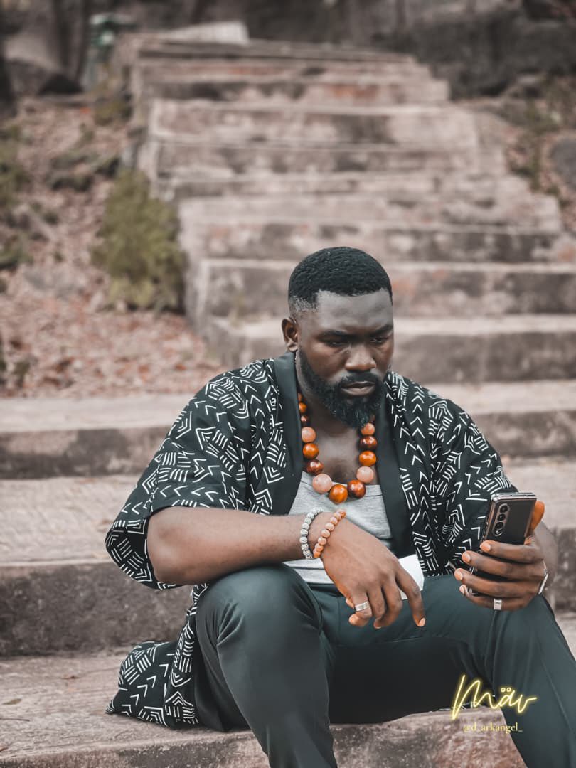 AyomideAina17's tweet image. Quiet confidence, stitched in layers.
Kimono
Price: ₦18,000
On @visuallymav 
Aura by Grey x One Thread Clothing