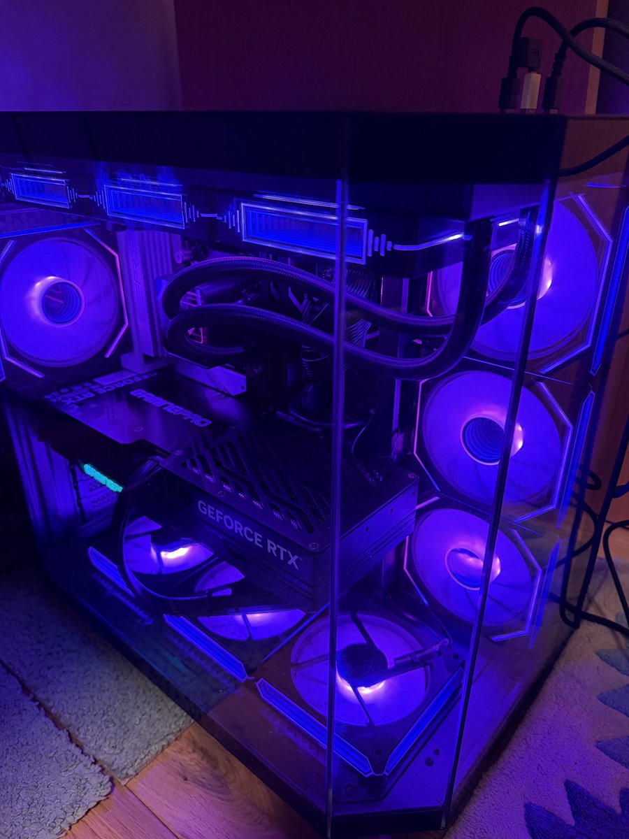 hajime_will's tweet image. バンダルゲーミングpc買いました。
lineで問い合わせ可能で対応も丁寧でした。

購入後の問い合わせも素晴らしい👏

簡単なスペック
R9 9950X3D
RTX5080
RAM DDR5 64GB
1200W

@BANDAL_PC 
@qrton_