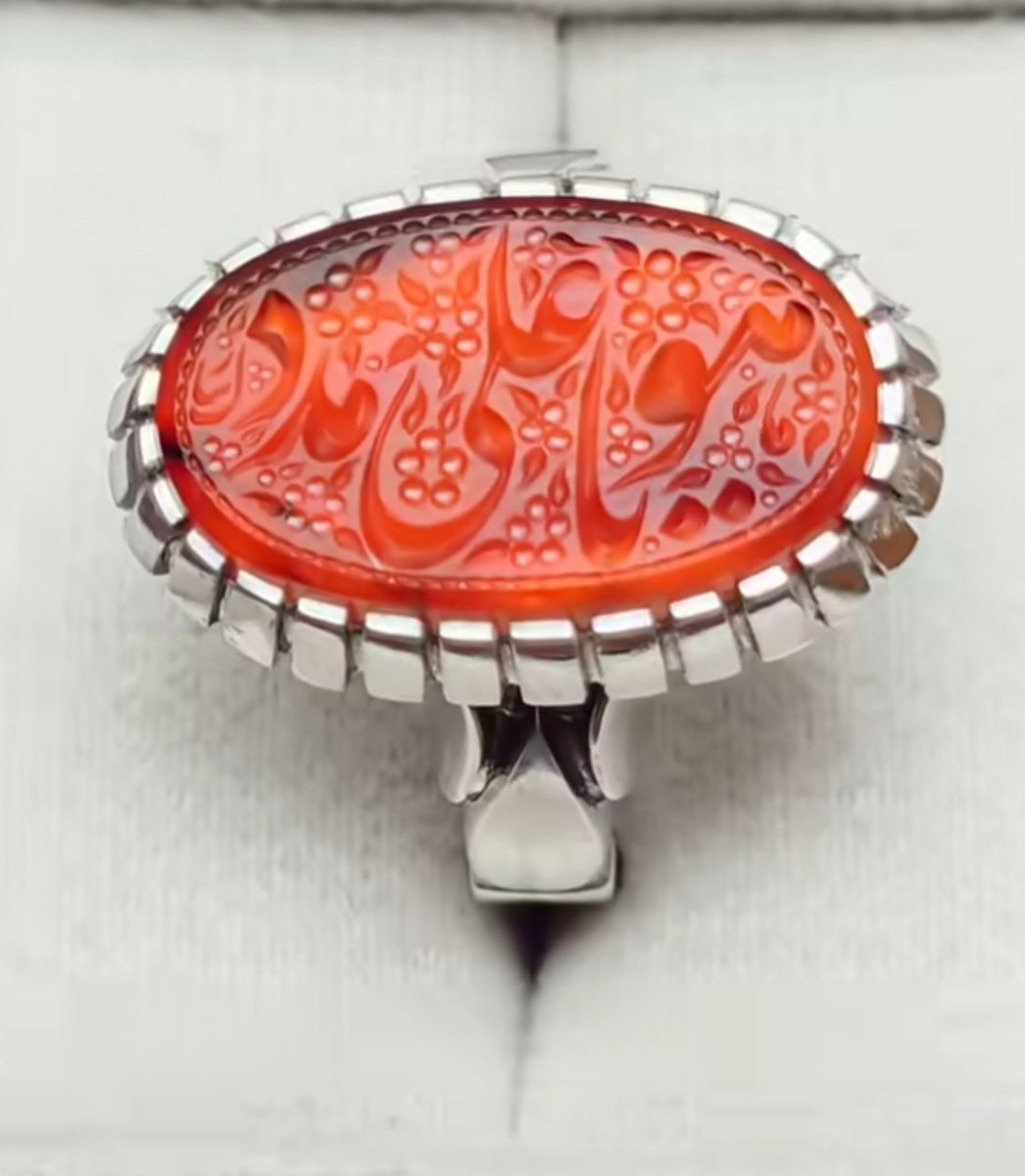 همه لا وعلی الا
همه عبد و علی مولا
همه اسم و علی معنا
همه جسم و علی جوهر