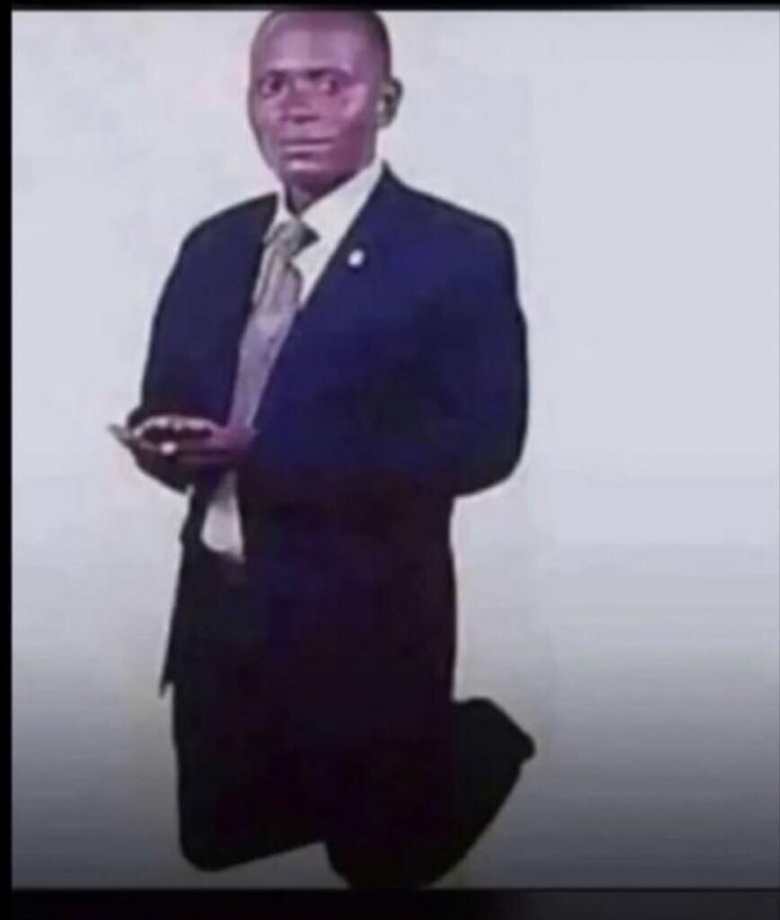 I think I’ve been shadow banned. If this gets to your TL, please quote and bookmark with anything 🙏🏿
Thank you