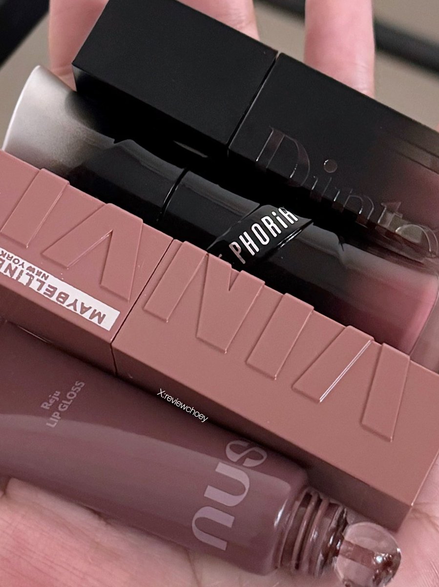 reviewchoey's tweet image. เห็นโพสนี้จาก พส ญี่ปุ่น มารวมลิปโทนนี้ที่มีให้🥀 สวยก่ำมากกกก โทนม่วงอมน้ำตาลแดงก่ำๆ สวยตาแตก ขับผิวมากกกกกกกกกก