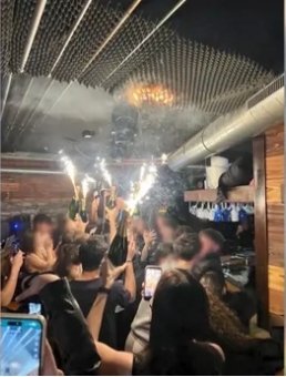 🔴 Tragédie de Crans-Montana, avec plus de 40 morts et 80 personnes en urgence absolue.
La sécurité des clients n’était pas une priorité pour les responsables de cet établissement .
Une catastrophe nationale Suisse.
Sincères Condoléances aux familles et rétablissement aux blessés