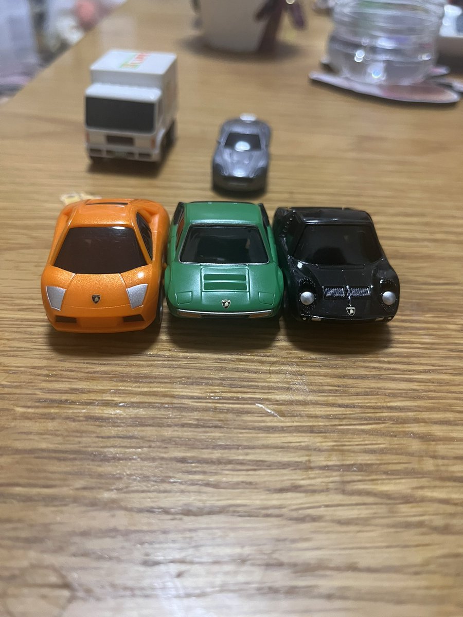 ランボルギーニミニカーセット 自由が丘のおもちゃ屋さんで、5個500円で買ったミニカーセットの中に