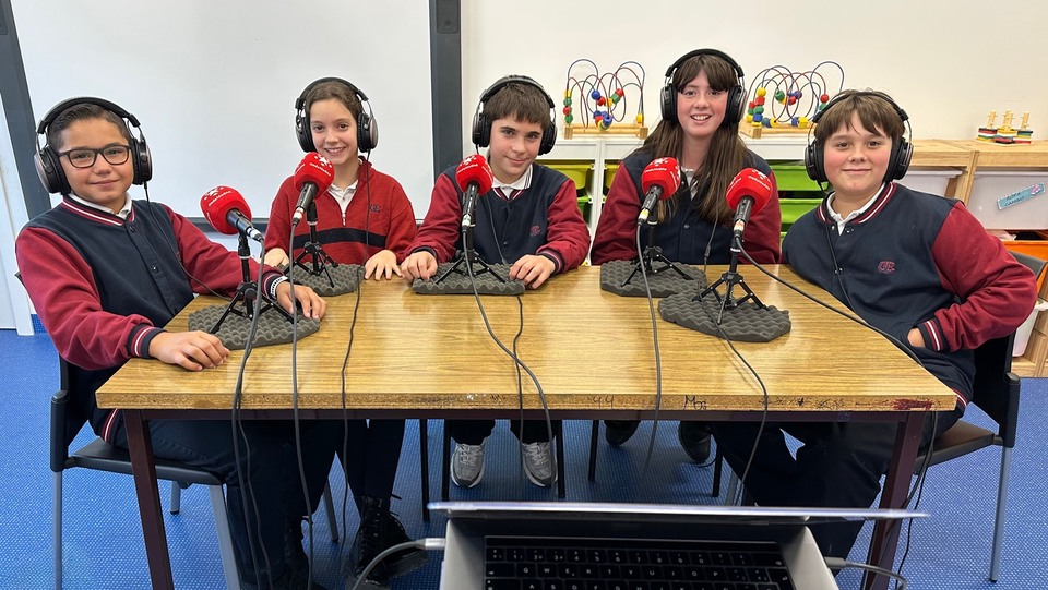 En nuestro primer programa del año hay mucha ilusión, nuestros grandes colaboradores comienzan su intervención. Arranca La Radio del Cole de <a href="/ondamadrid/">Onda Madrid</a> desde el Colegio Villaeuropa de #Móstoles.