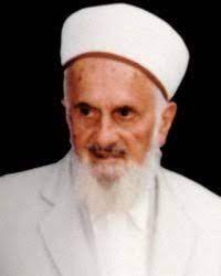 Soyadı Kanunu’nun işlemediği adam Gönenli Mehmet Efendi  (1903-1991)

Aslen Kırımlı bir çiftçi ailenin çocuğuydu Gönenli Mehmet Efendi.
Babası Osman Efendi, annesi Fatma Hanım’dı.

Balıkesir Gönen’de doğdu.
Küçük yaşta hafızlığını tamamladı.
1920’lerde İstanbul’a giderek ilmini