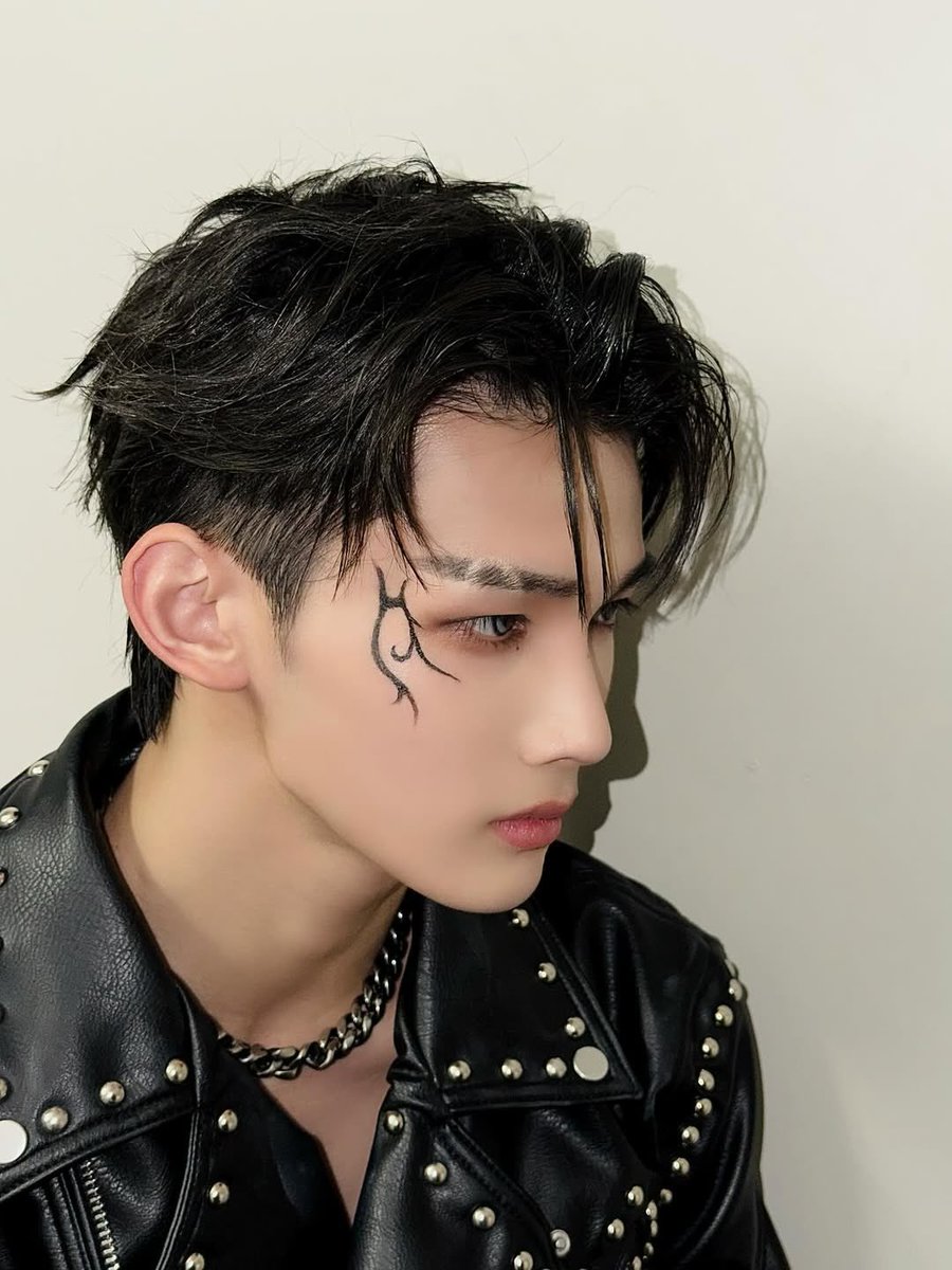 joversclub's tweet image. 요즘느낀건데 매번너무잘샐겻다.. 내가 지금까지좋아했던아이돌은 어떤날에는 ㅈㄴ잘생겼는데 어떤날은 패주고싶게못생겻던적도있음 근데 죠는그런거없고,죠처럼 계속 보고싶게잘생기면될일