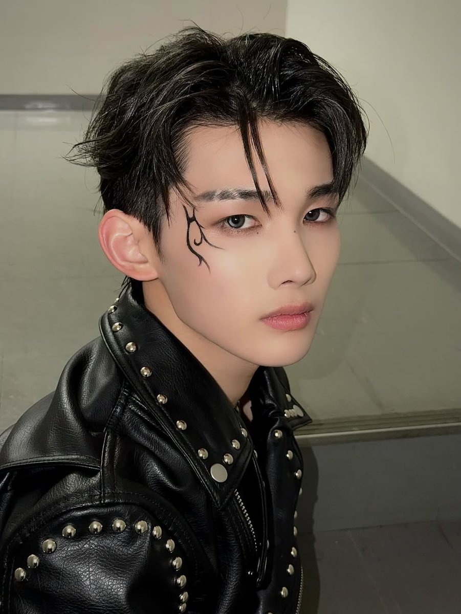 joversclub's tweet image. 요즘느낀건데 매번너무잘샐겻다.. 내가 지금까지좋아했던아이돌은 어떤날에는 ㅈㄴ잘생겼는데 어떤날은 패주고싶게못생겻던적도있음 근데 죠는그런거없고,죠처럼 계속 보고싶게잘생기면될일