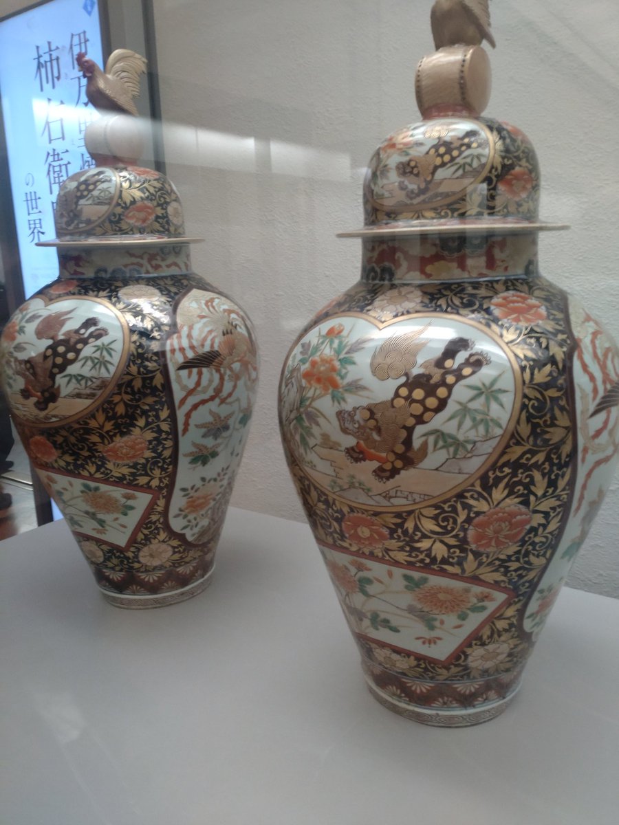 P99only's tweet image. #大道芸
#トーハク
今日は都内をぐるぐる。大道芸やら博物館やら。どうも自分はスタチューというカテゴリーが好みらしい。止まっているパフォーマーが動きだすのが好き。
その後上野、トーハクへ。4時前には大分空いていた。刀剣、水墨画、掛け軸など鑑賞。
職員さんでなく観客に晴れ着姿が目立った。