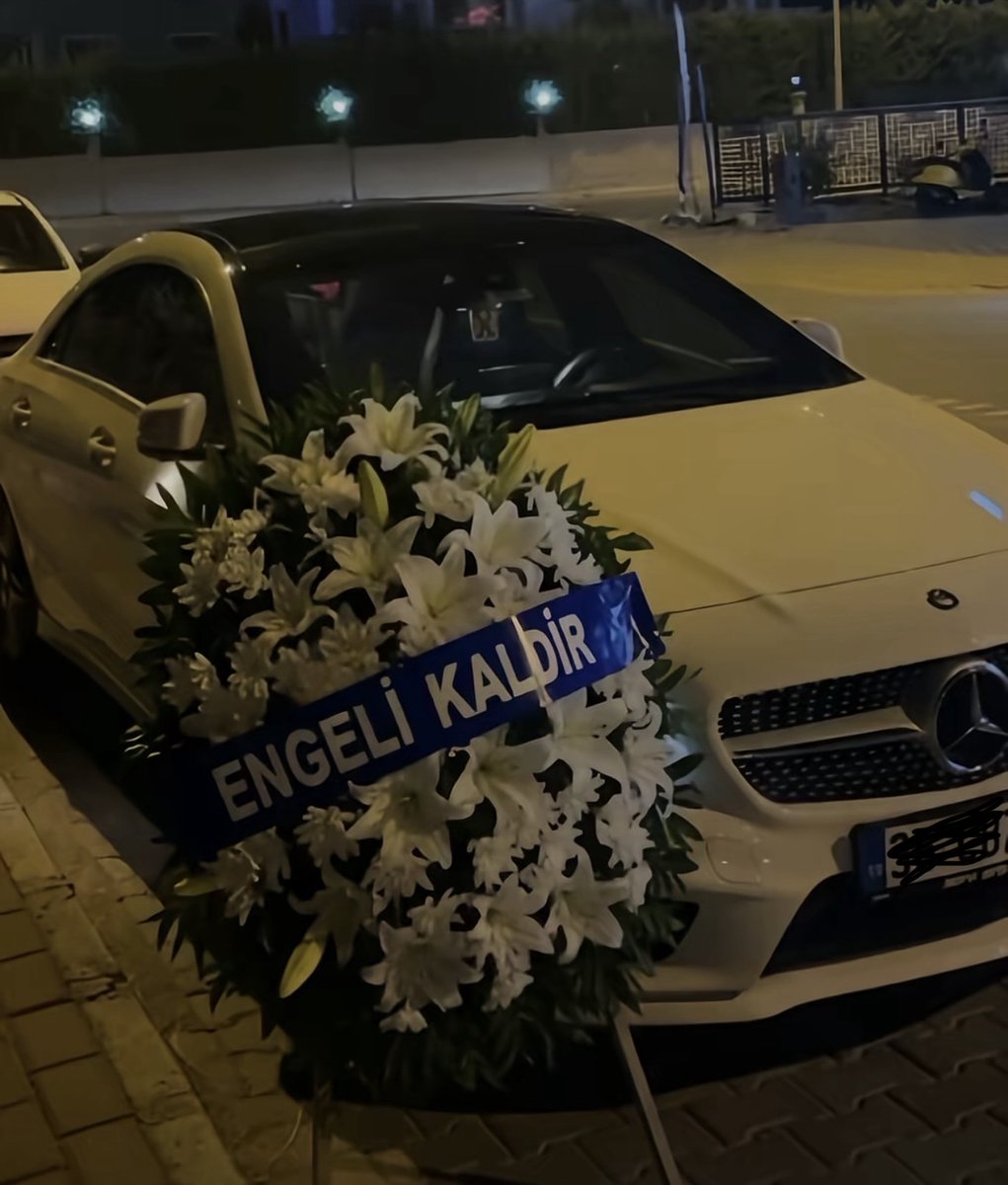 Seven erkeğin neler yapabileceğini bir bilseniz şaşırırsınız. Sevmeyenin bahanesi çoktur.
Seven erkek dağı deler çevrenizi çiçek bahçesi yapar. Şaşarsınız.