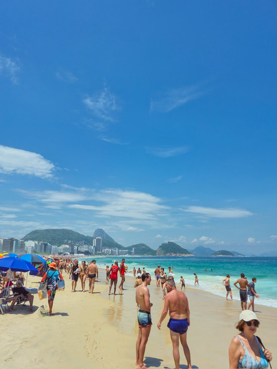 lipcosta_'s tweet photo. copacabana ta um inferno.. https://t.co/DCZEgQQhht