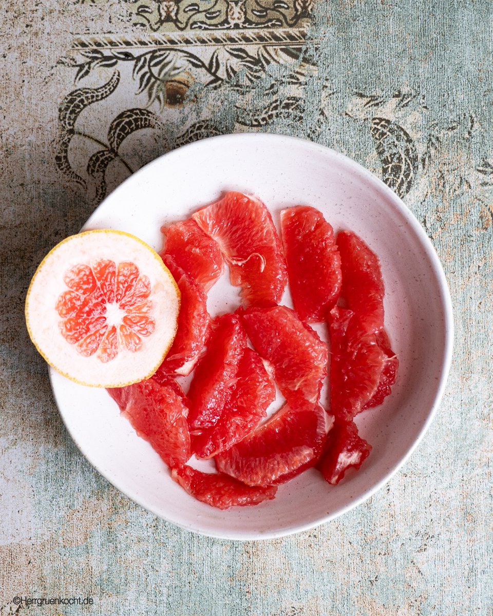 HerrGruenkocht's tweet photo. Gerade im Kochlabor:
Grapefruit filettieren für meinen Salat
#Grapefruit #Filets #Salat https://t.co/voGqS2GTyC