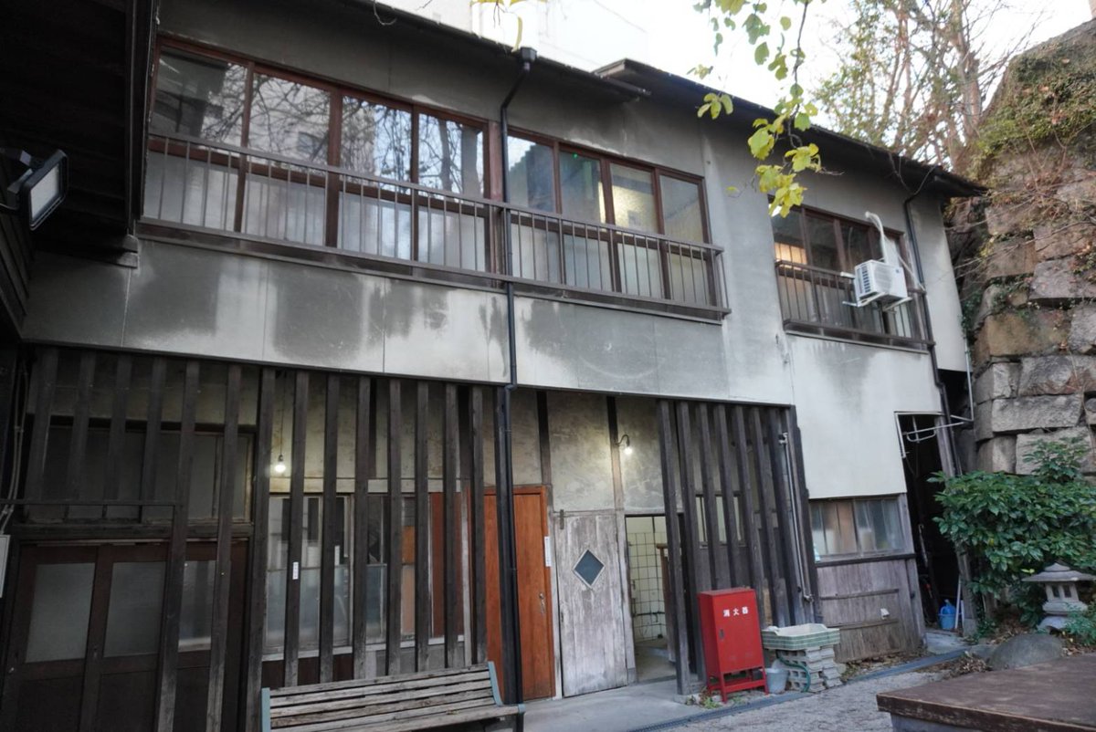 禁酒会館（岡山県岡山市）

大正時代に禁酒活動の拠点として建てられ、今もほぼ当時のままの外観を有している貴重な建物
静かな空間で飲むコーヒーは格別でした（写真撮影許可済）