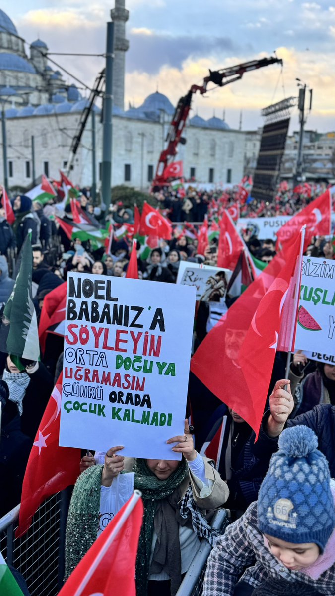 "Bir gün gelecek İsrail’e öyle bir tokat atacağız ki, bütün hayatı gözlerinin önünden GAZZE ŞERİDİ gibi geçecek"

YAKINDIR ☝️

Bir mühür vurduk zamana; denizden karaya, kalpten kalbe…
Özgür Filistin!🇵🇸🤲