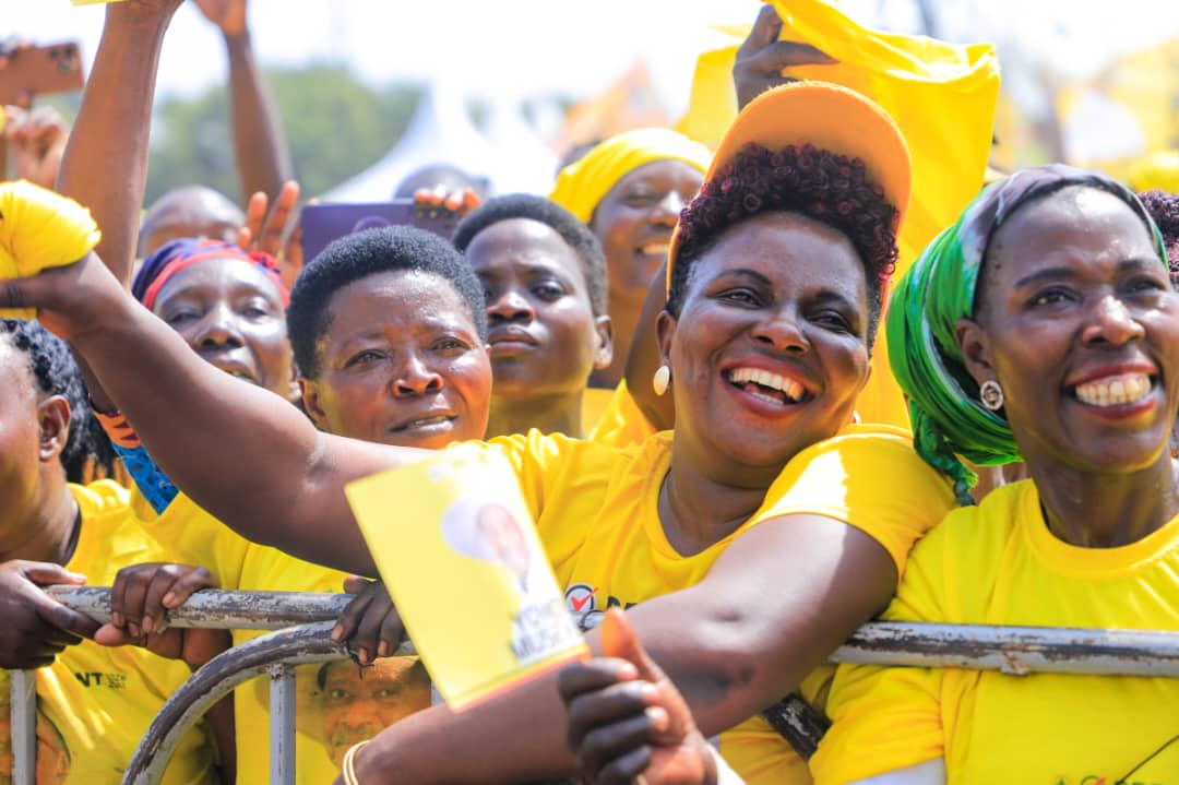 NRMOnline's tweet photo. Yellow Crusade!

Busaana Town Council Playground in Kayunga District is all yellow with a huge crowd of NRM supporters awaiting the arrival of the Party Presidential Candidate, @KagutaMuseveni, to address his first rally of the day. #ProtectingTheGains 🧵 https://t.co/hVsOMMO69N