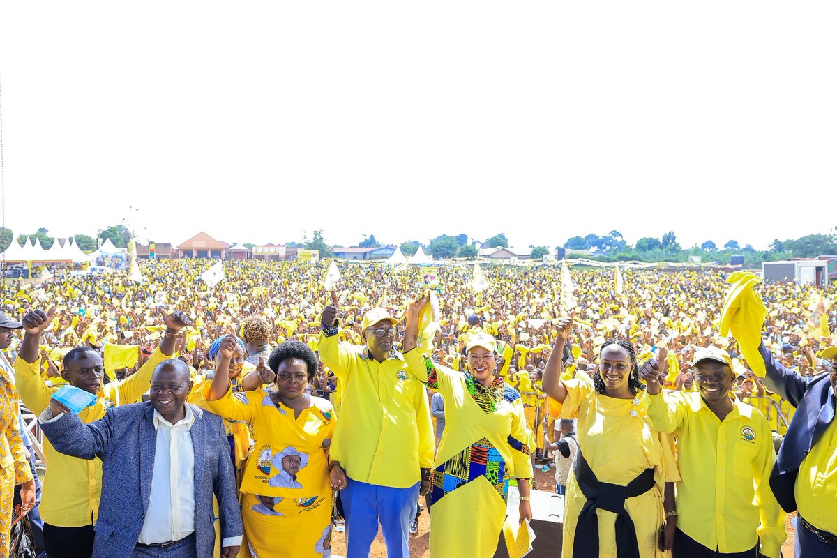 NRMOnline's tweet photo. Yellow Crusade!

Busaana Town Council Playground in Kayunga District is all yellow with a huge crowd of NRM supporters awaiting the arrival of the Party Presidential Candidate, @KagutaMuseveni, to address his first rally of the day. #ProtectingTheGains 🧵 https://t.co/hVsOMMO69N