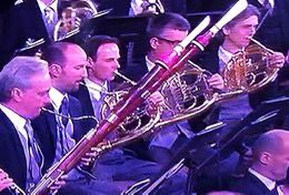 traum423's tweet image. 元旦の恒例でウィーンフィルのニューイヤーコンサート観ていてふと2014年にウィーン旅行に行った時に知り合いのトルノフスキー教授に工房製品のびっくリードお土産に差し入れたら喜んでもらえてアンコールでベルトップに挿してくれて全世界衛星中継で放映されたの思い出した(^_^;