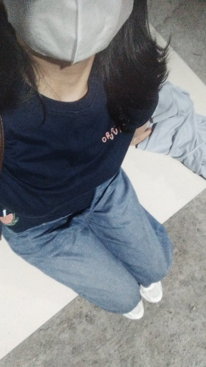 twinxlle's tweet photo. Happy friday🌻 https://t.co/RA8TnrGBDL