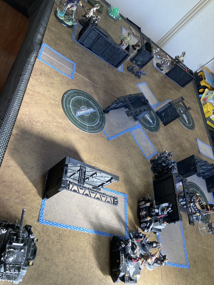 TeeGoZ's tweet image. レイアウト1
転換点
奪取と確保

 #40k初期配置備忘録