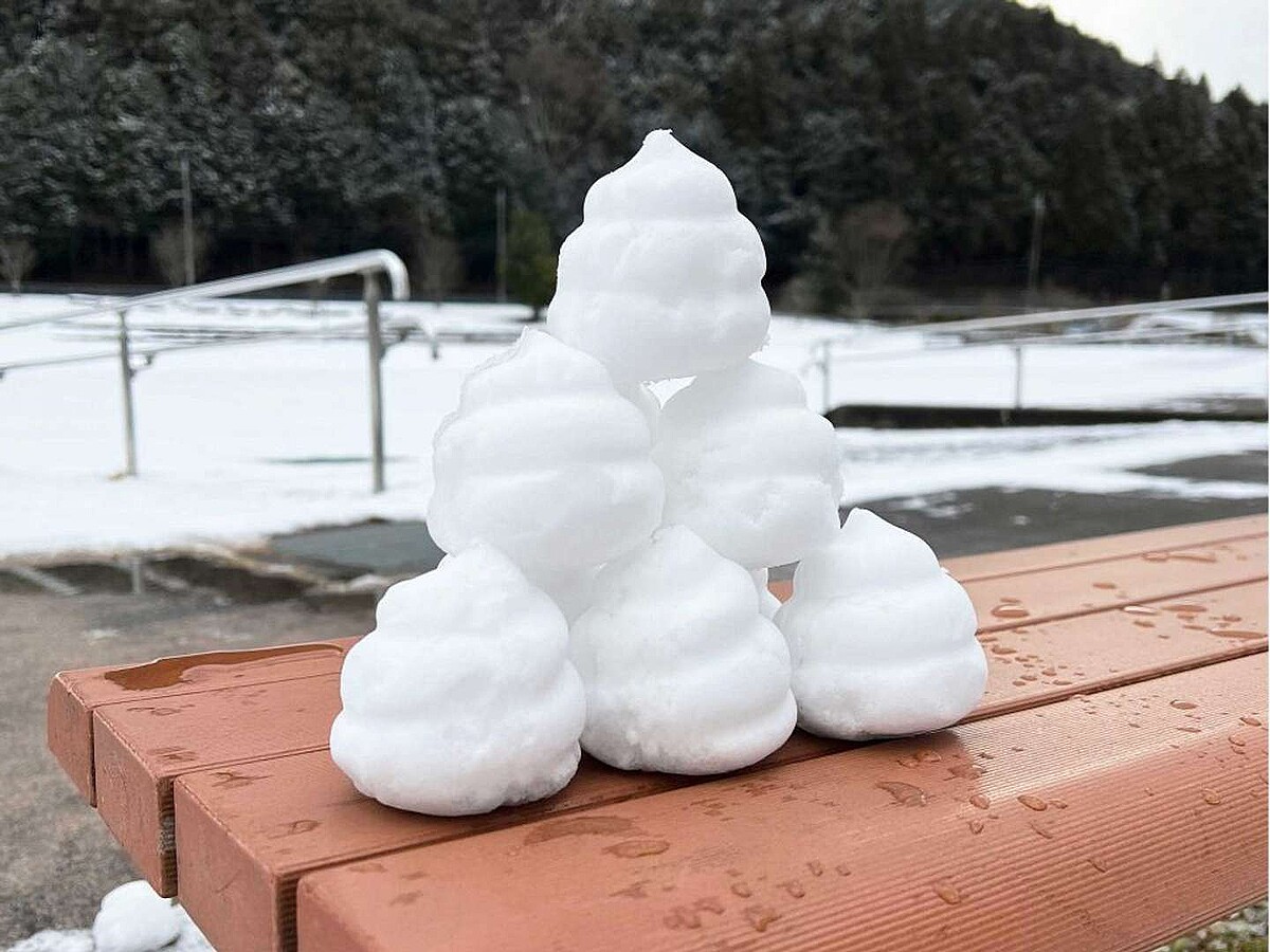 【🗿】雪挟んで遊ぶ「無限モアイ製造機」、売り上げ4倍の大人気
news.livedoor.com/article/detail…

本体の中に雪を詰め込んでから開けるとモアイが完成。販売元は池田工業社で、同社は雪を挟んで遊ぶ「無限○○製造機」シリーズを展開。このシリーズは「無限うんち製造機」が好評だったことから生まれたそう。
