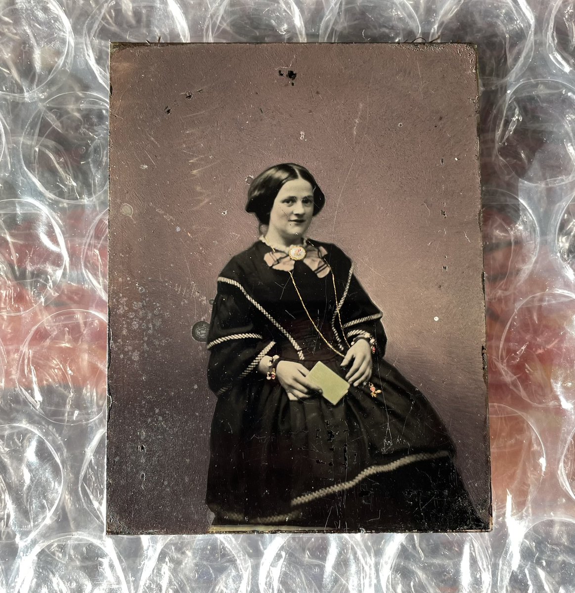 💛A new &amp; very beautiful Ambrotype arrived on New Year’s Eve to add to my collection😍💛
Uncased, dated mid 1850s, she is in her 20s, wearing a brooch, bracelets &amp; long gold chain, all hand tinted💛
Definitely from an upper class family 💛#OldPhotos #FamilyHistory #Victorian 💛💛