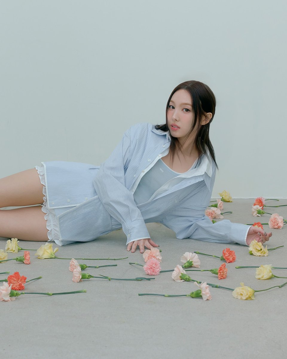 godmitzu's tweet image. NAYEON FOR GROVE 2026