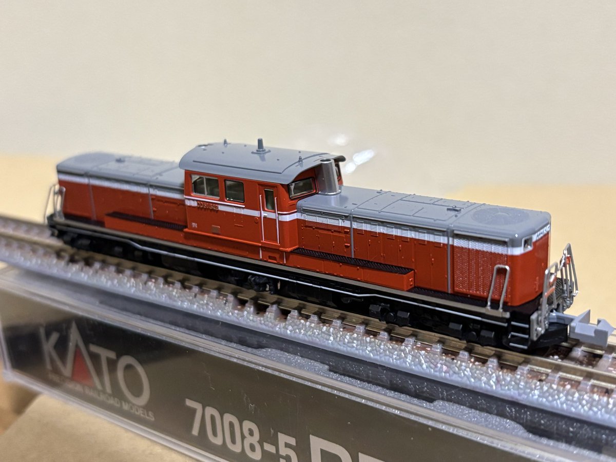 【新古】KATO DD51842&DD51895 こんばんは。 KATO<7008-5>DD51 842お召機。 高崎車両センターに所属し