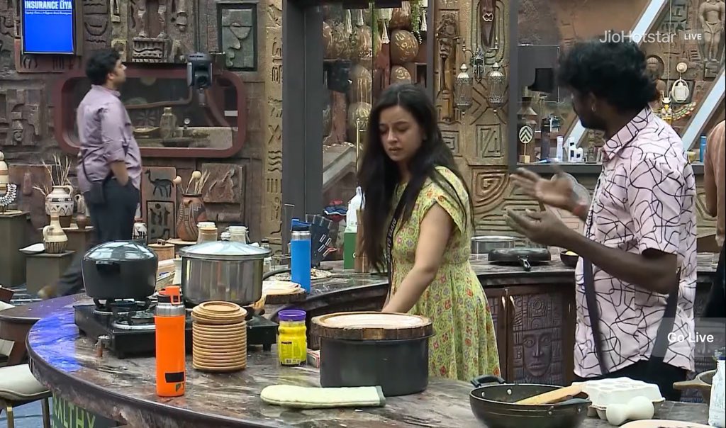 DtbDivya's tweet image. Divya was unwell. She took strips and still blood strains are there.
Despite she is playing task and doing cooking for everyone

But some group want Divya to get down from car and carry Sandra to medical room🤦‍♀️

Stay strong Divya ❤️ already you gave your best #BiggBossTamil9